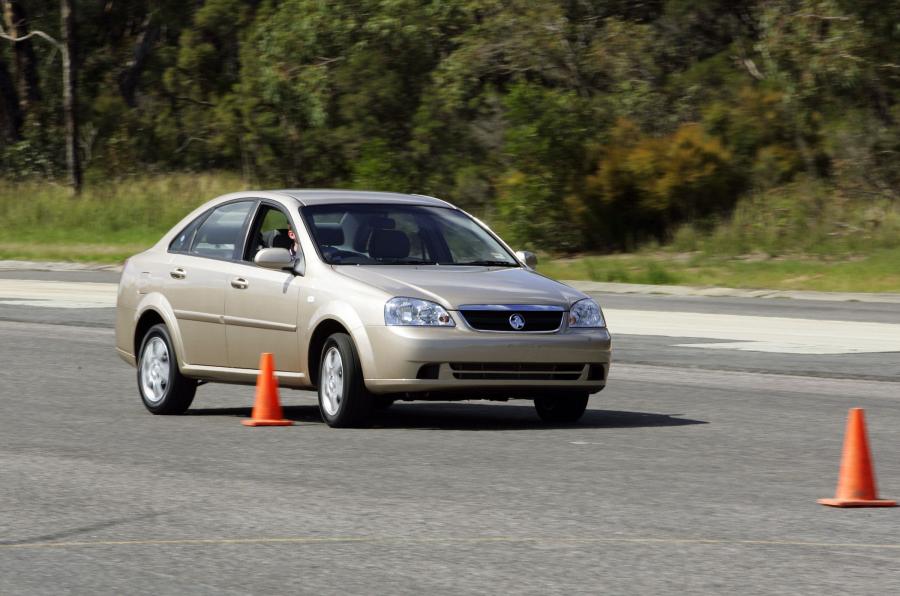 Holden Viva Sedan 2005 года  (фото 4 из 18)